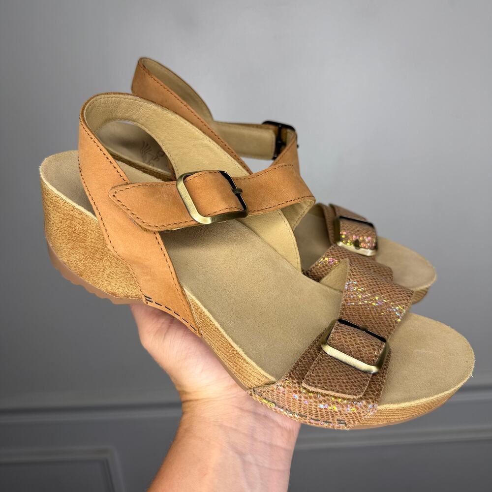 Dansko Trinity Tan Metallic Heeled Hook and Loop Sandal Womens 38 7.5-8